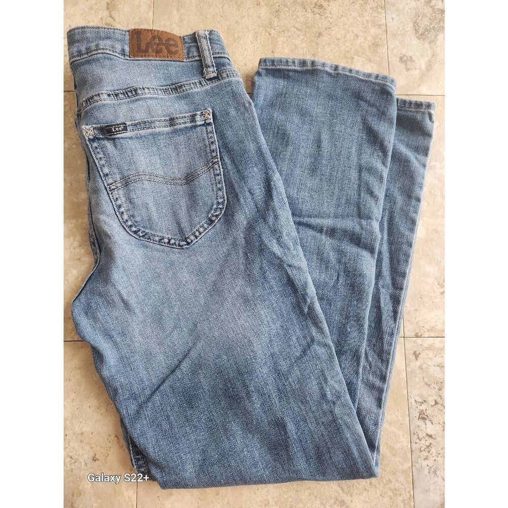 32  LEE regular fit midrise straight leg jeans